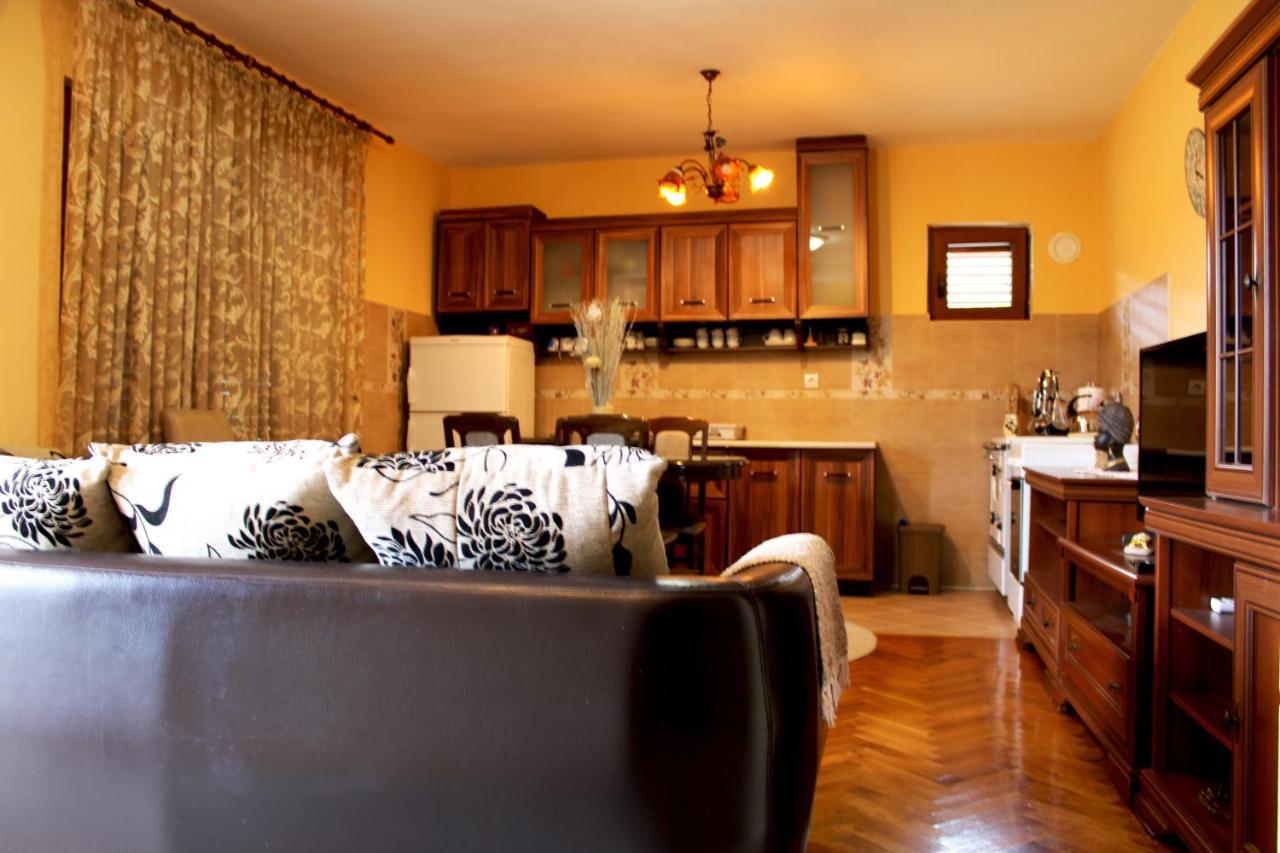 Holiday Home Gazevic Вирпазар Екстериор снимка